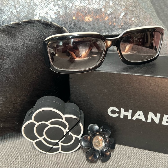 😎AUTHENTIC CHANEL BLACK AND WHITES😎 - Picture 5 of 8